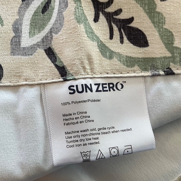 Sun Zero Blackout Curtain Set 2 Panel Floral New 40x84”L Grommet Multicolor NEW - Picture 7 of 7